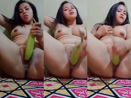 Horny desi Momi fucking her pussy with gourd