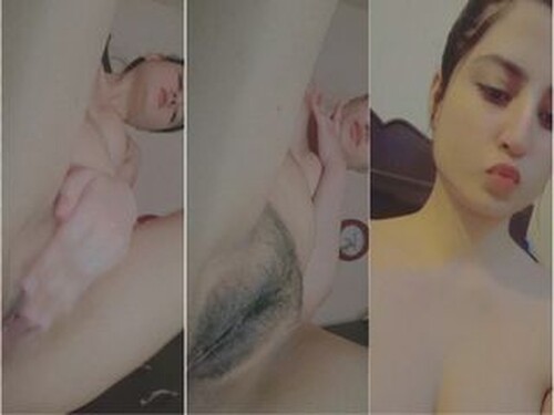 Sexy Indian Mall Shows Nude Body and Fingering