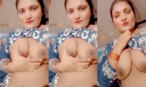 Sexy Indian Girl Play With Her Boobs